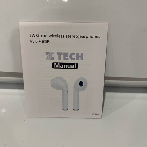 NWT Rubberized wireless headphones w charging case - Picture 9 of 10